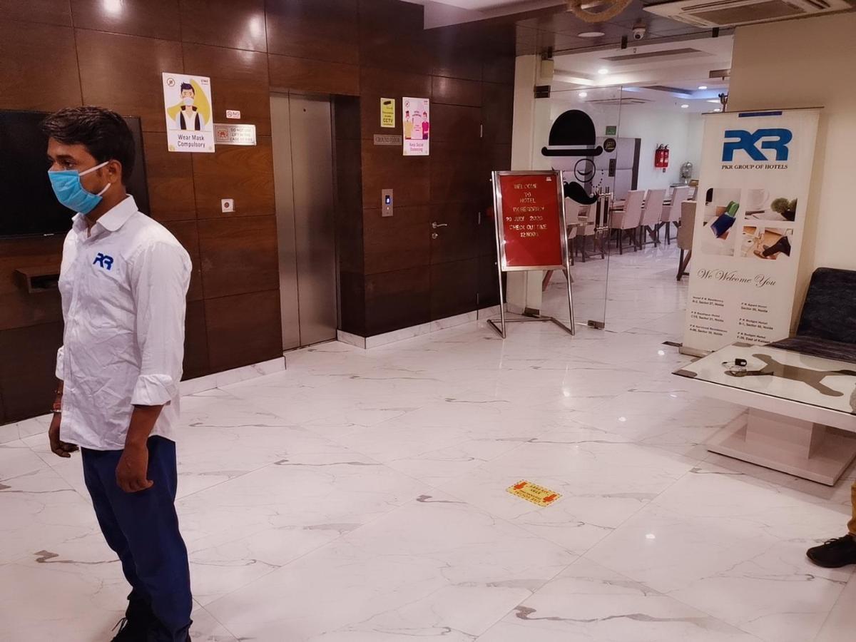 Hotel Pk Residency Noida Bagian luar foto