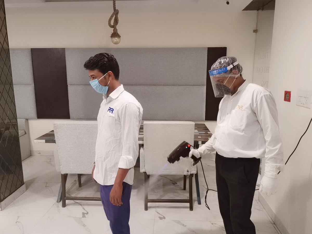 Hotel Pk Residency Noida Bagian luar foto