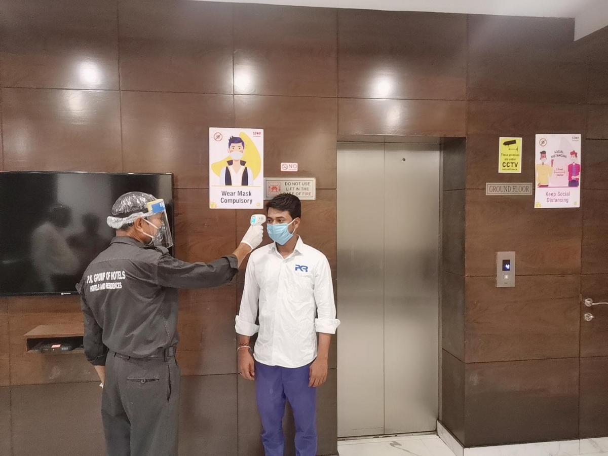 Hotel Pk Residency Noida Bagian luar foto