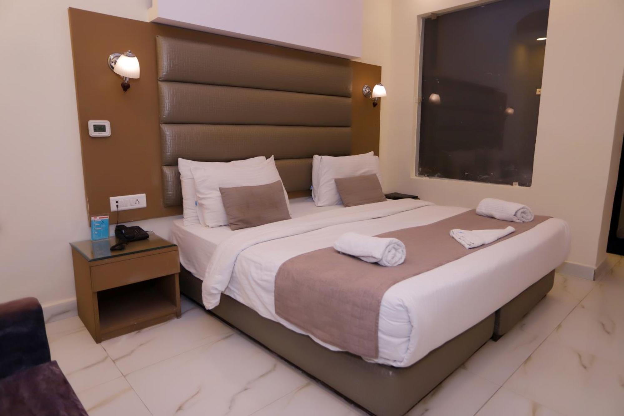 Hotel Pk Residency Noida Bagian luar foto