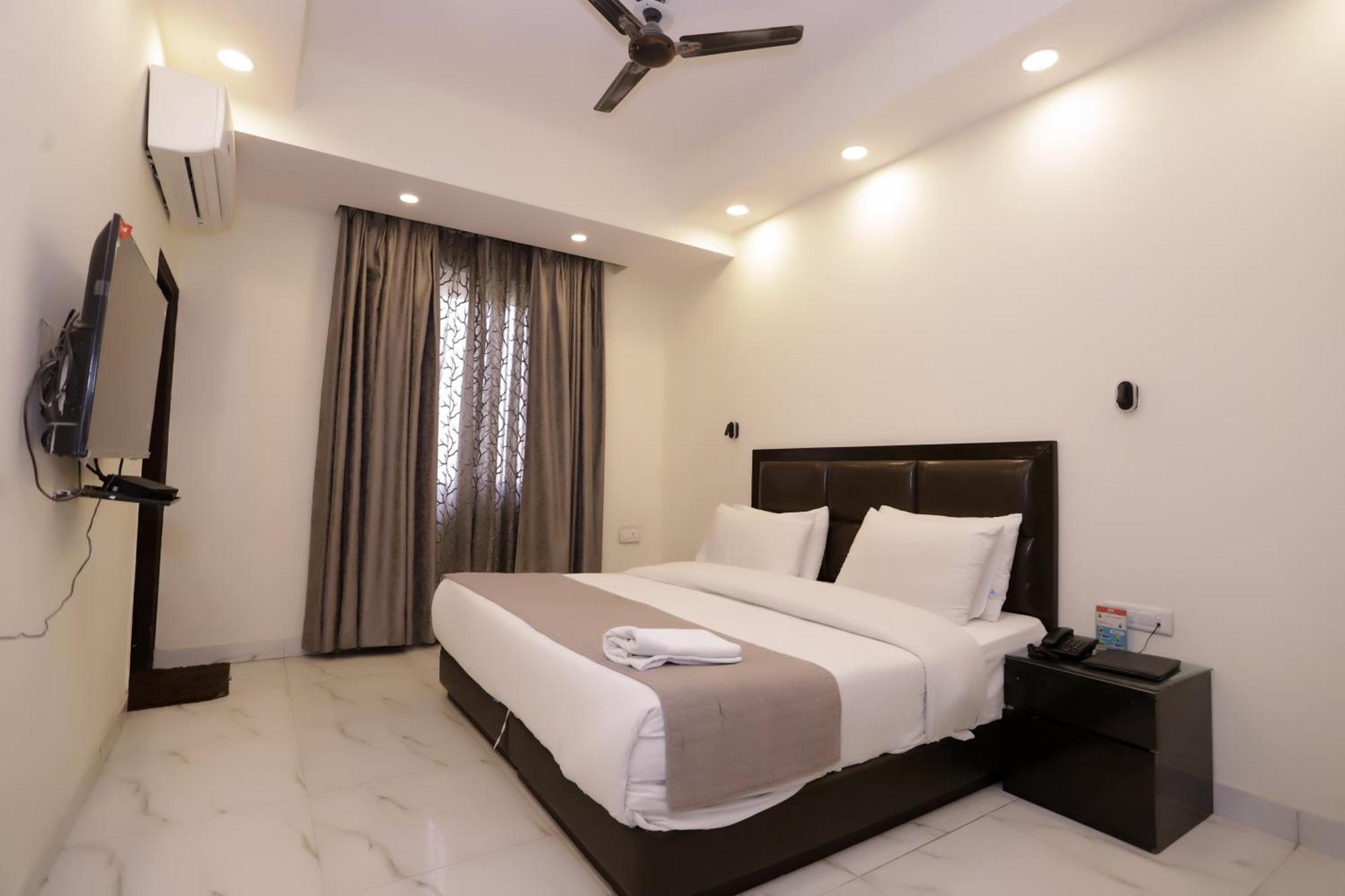 Hotel Pk Residency Noida Bagian luar foto