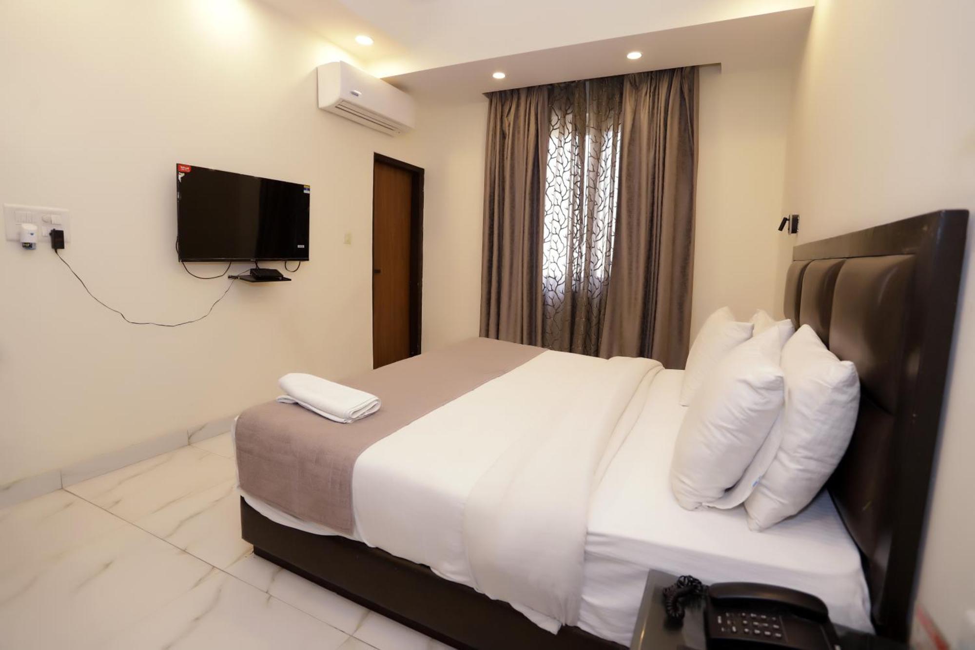 Hotel Pk Residency Noida Bagian luar foto