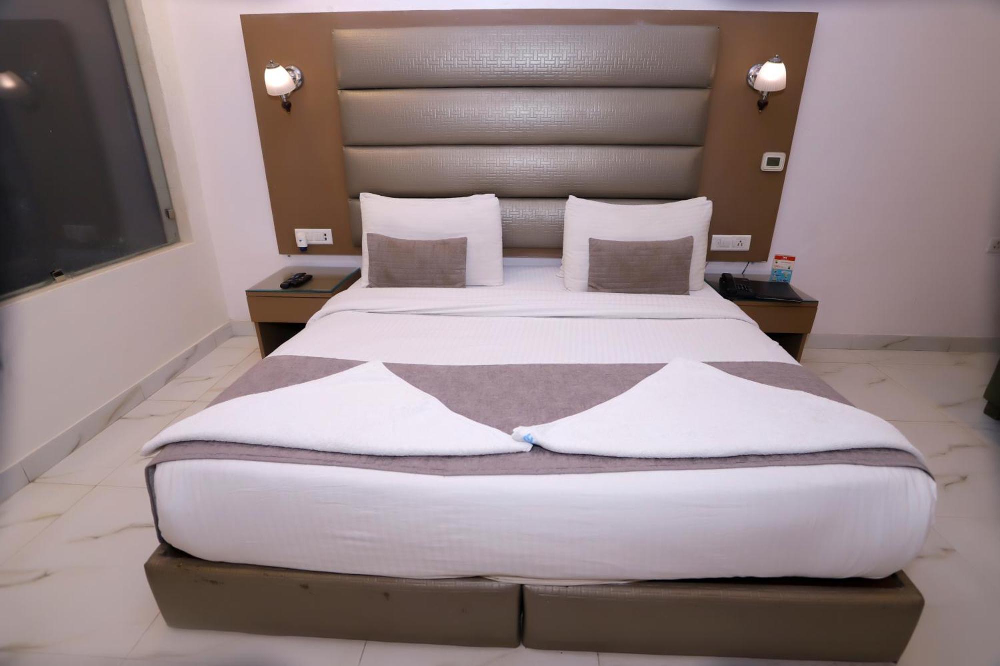 Hotel Pk Residency Noida Bagian luar foto