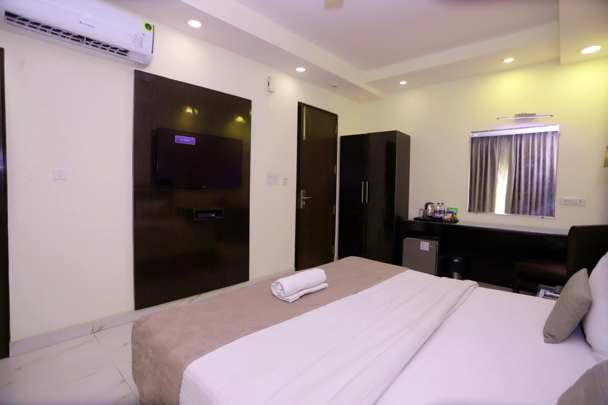 Hotel Pk Residency Noida Bagian luar foto