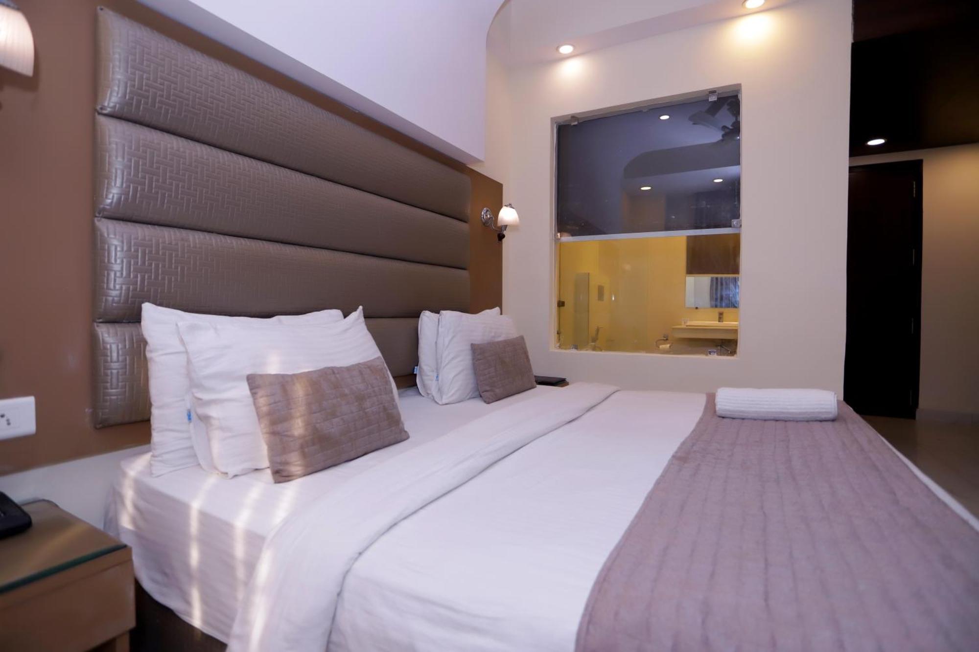 Hotel Pk Residency Noida Bagian luar foto