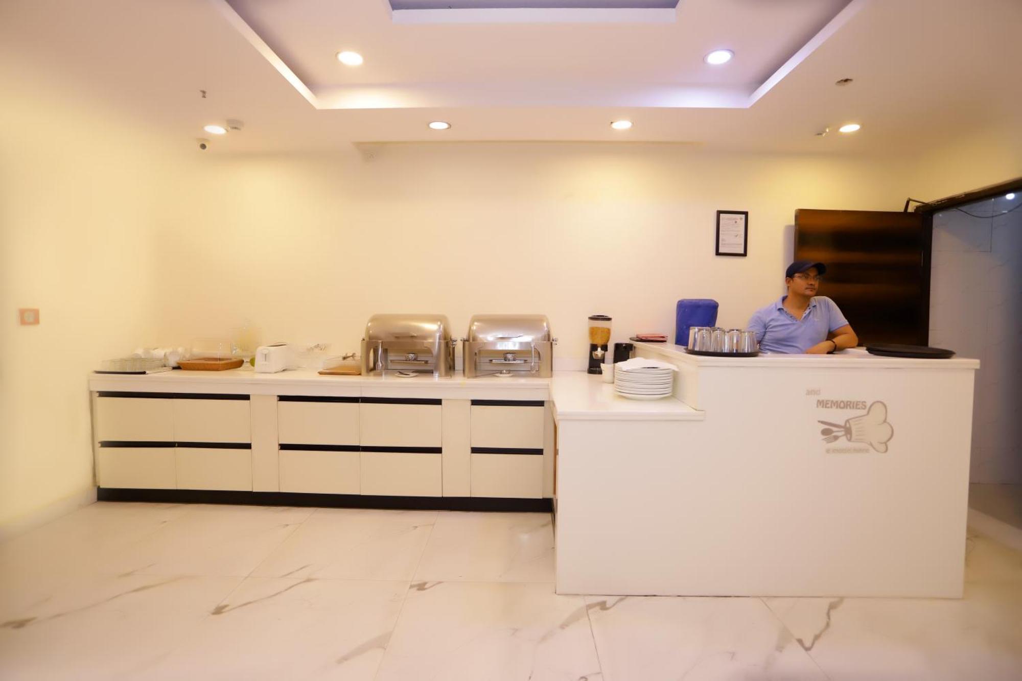 Hotel Pk Residency Noida Bagian luar foto