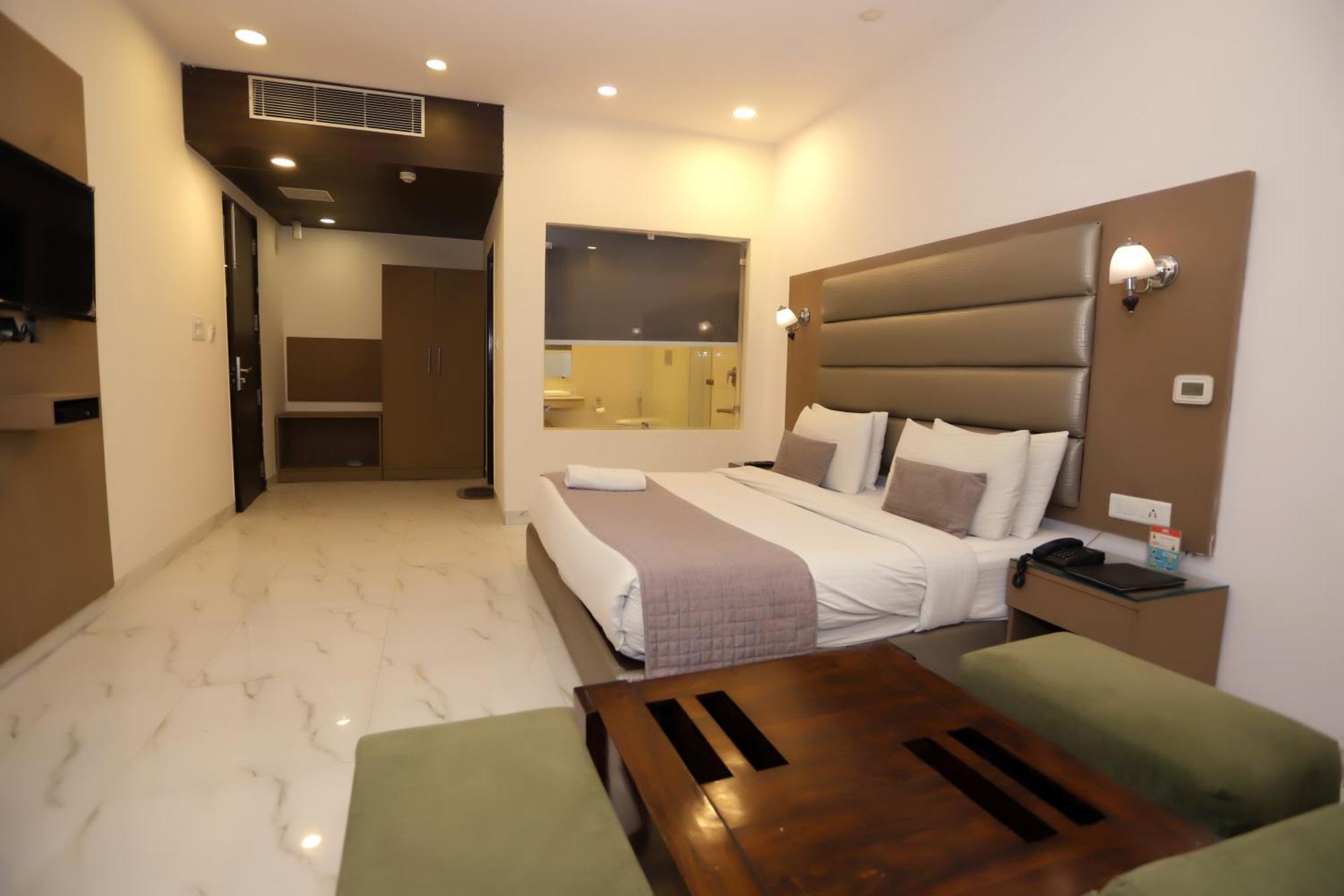 Hotel Pk Residency Noida Bagian luar foto