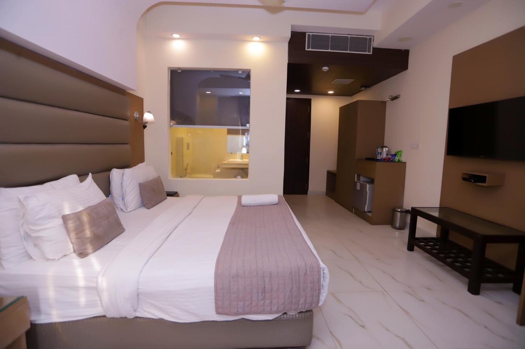 Hotel Pk Residency Noida Bagian luar foto
