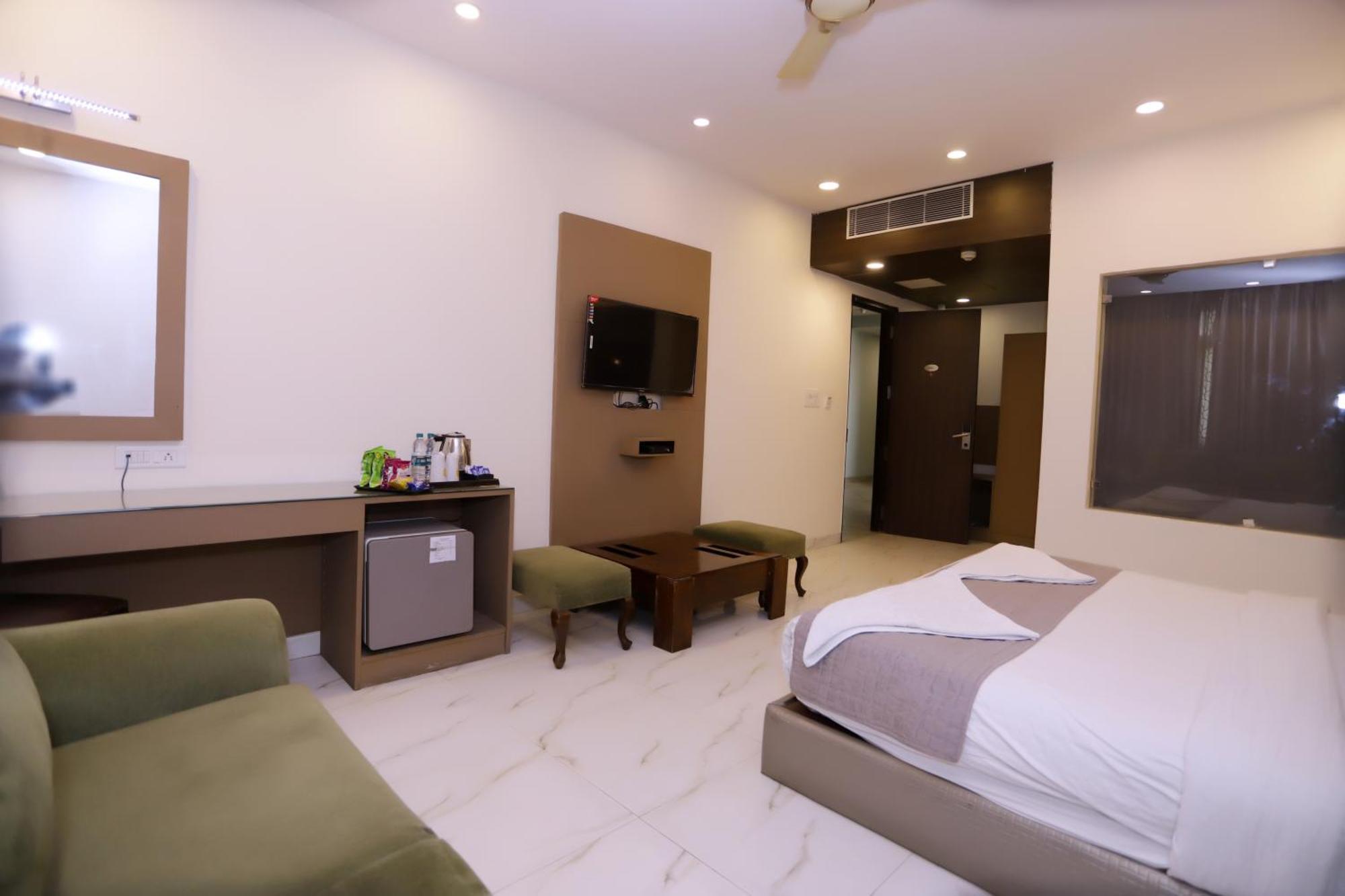 Hotel Pk Residency Noida Bagian luar foto