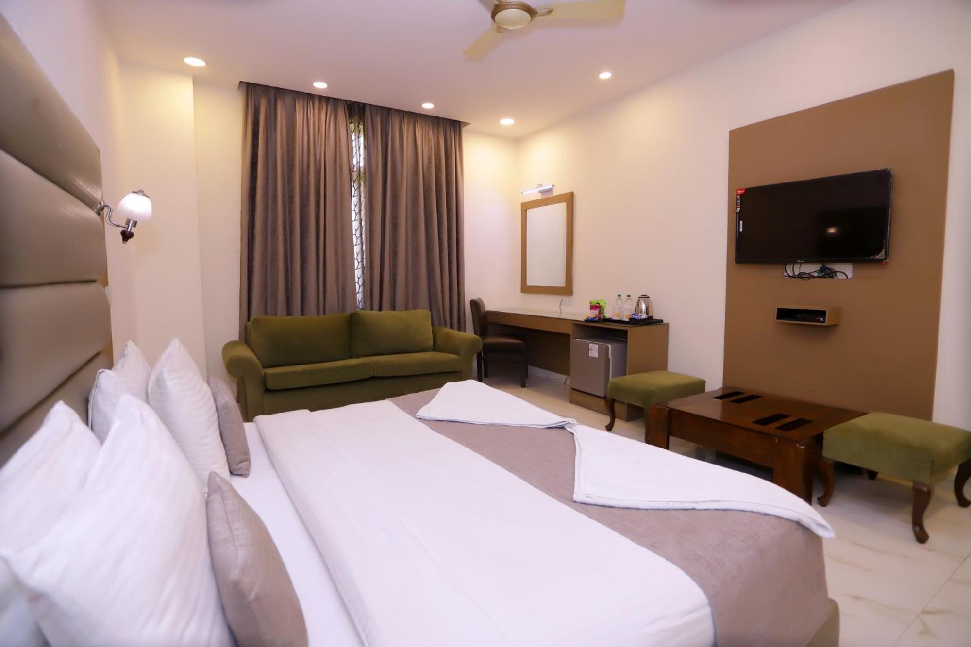 Hotel Pk Residency Noida Bagian luar foto