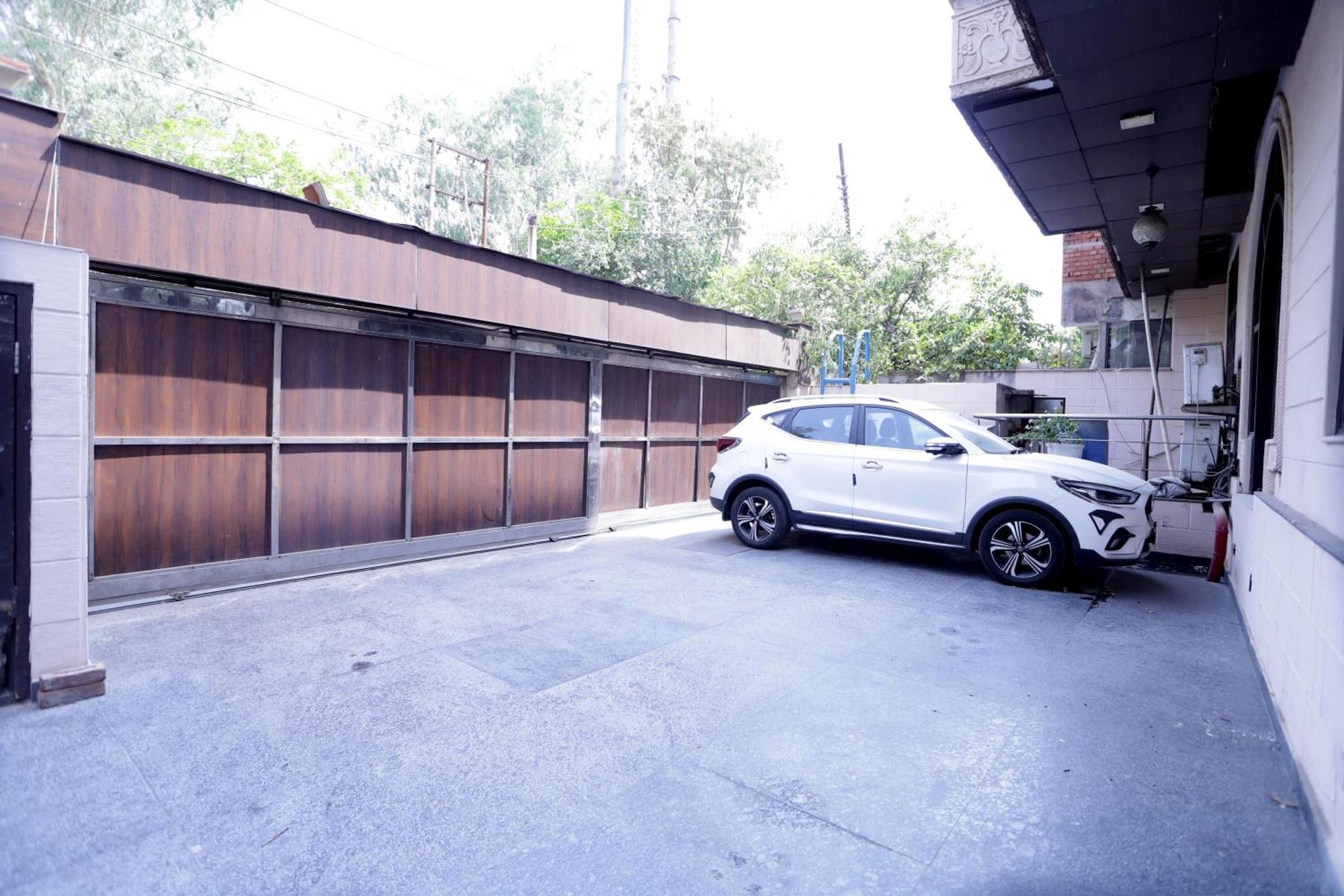 Hotel Pk Residency Noida Bagian luar foto