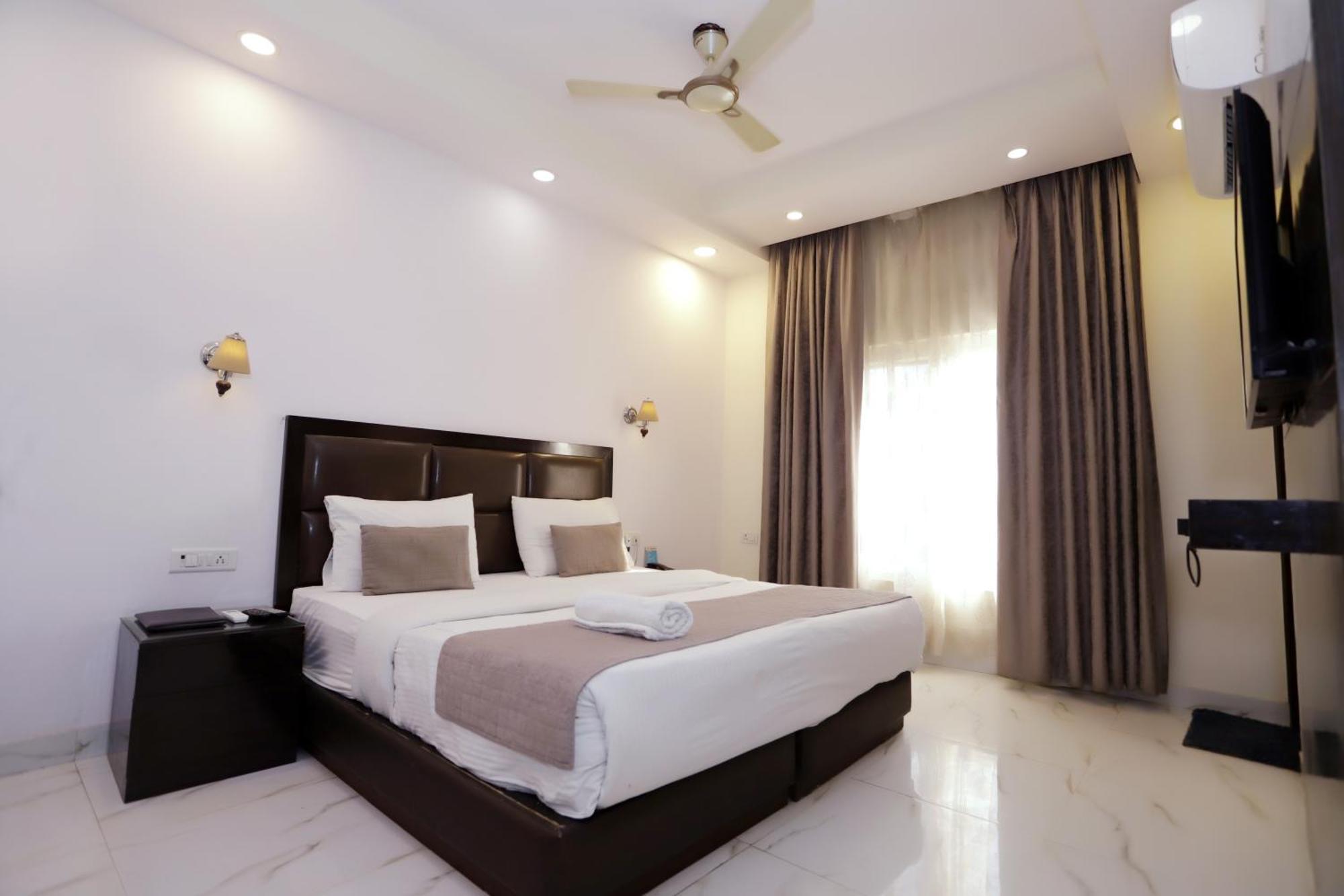 Hotel Pk Residency Noida Bagian luar foto