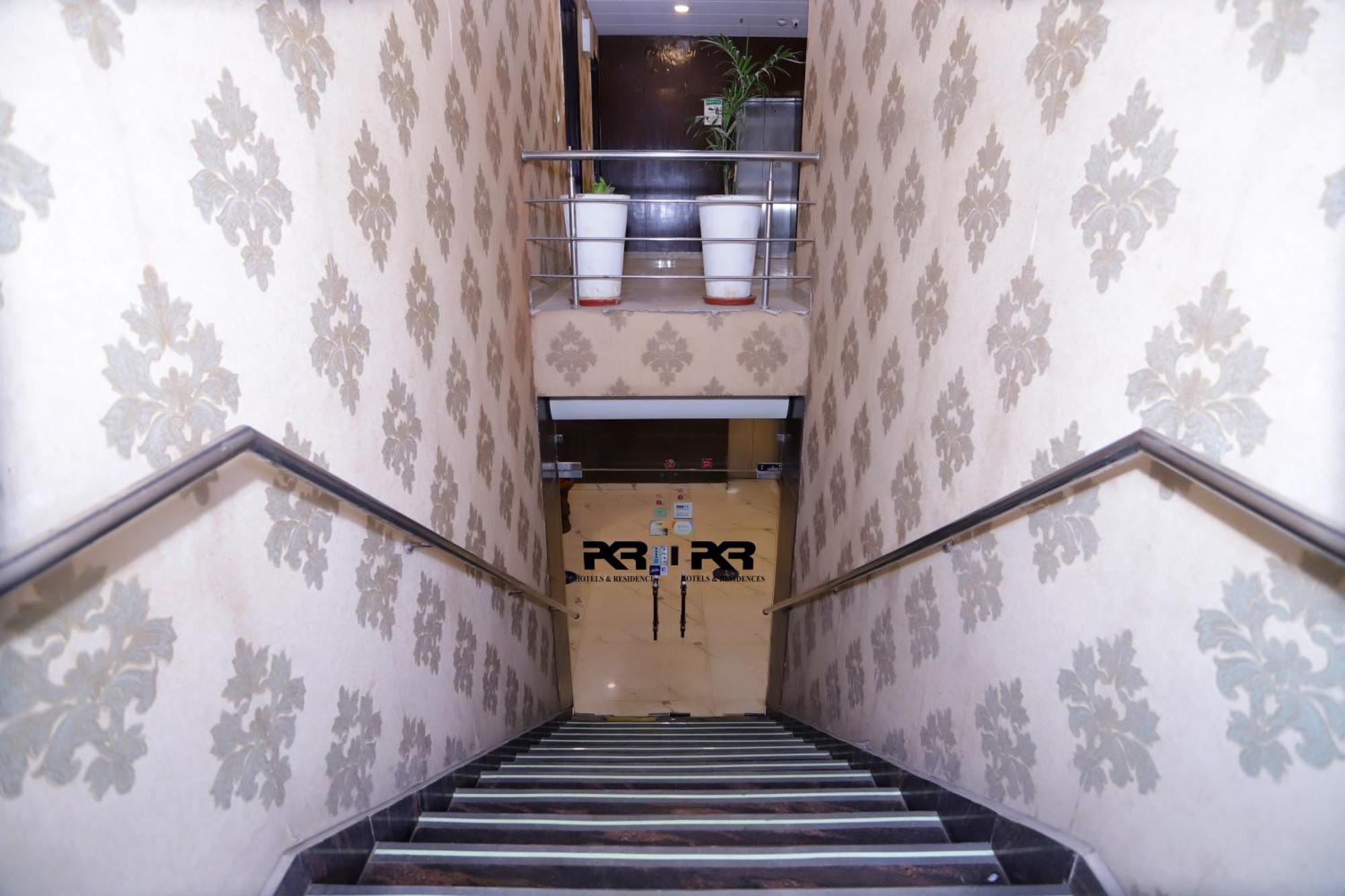 Hotel Pk Residency Noida Bagian luar foto