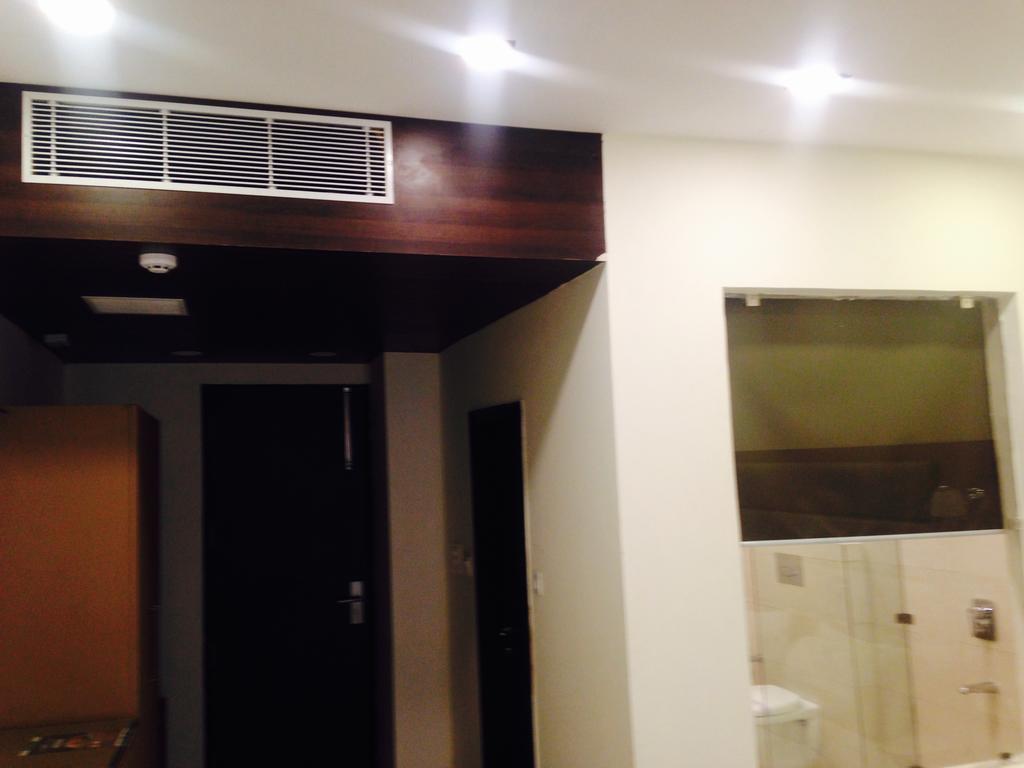Hotel Pk Residency Noida Bagian luar foto