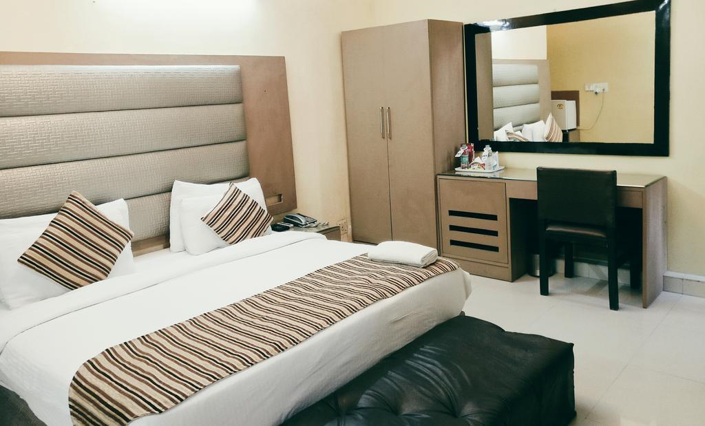 Hotel Pk Residency Noida Bagian luar foto