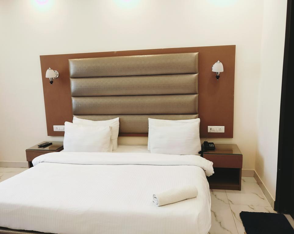 Hotel Pk Residency Noida Bagian luar foto
