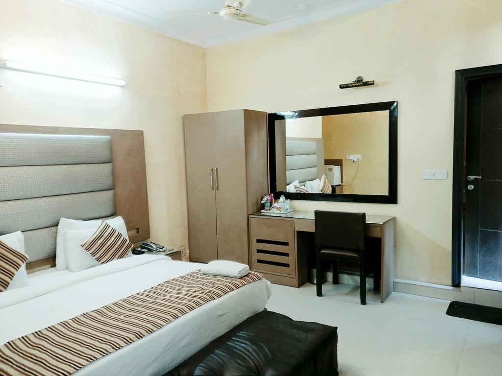 Hotel Pk Residency Noida Bagian luar foto