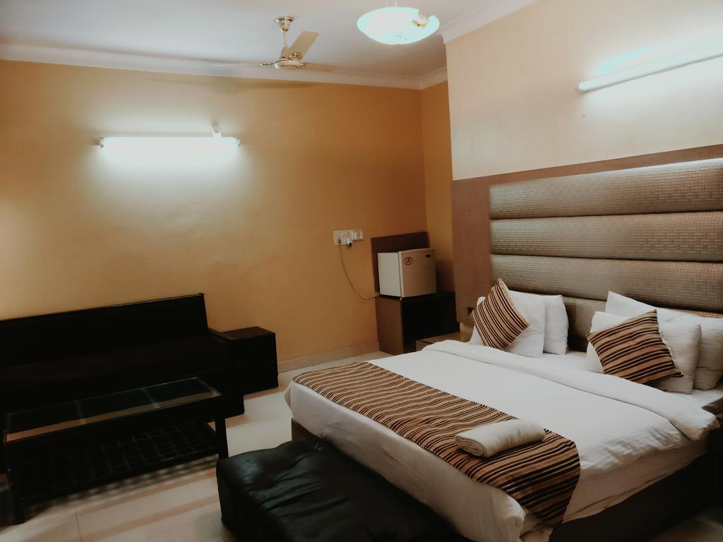 Hotel Pk Residency Noida Bagian luar foto
