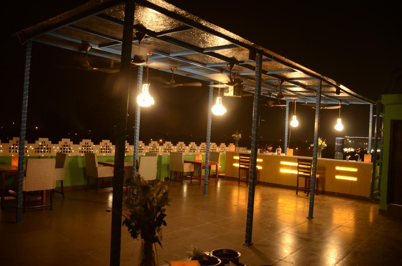 Hotel Pk Residency Noida Bagian luar foto
