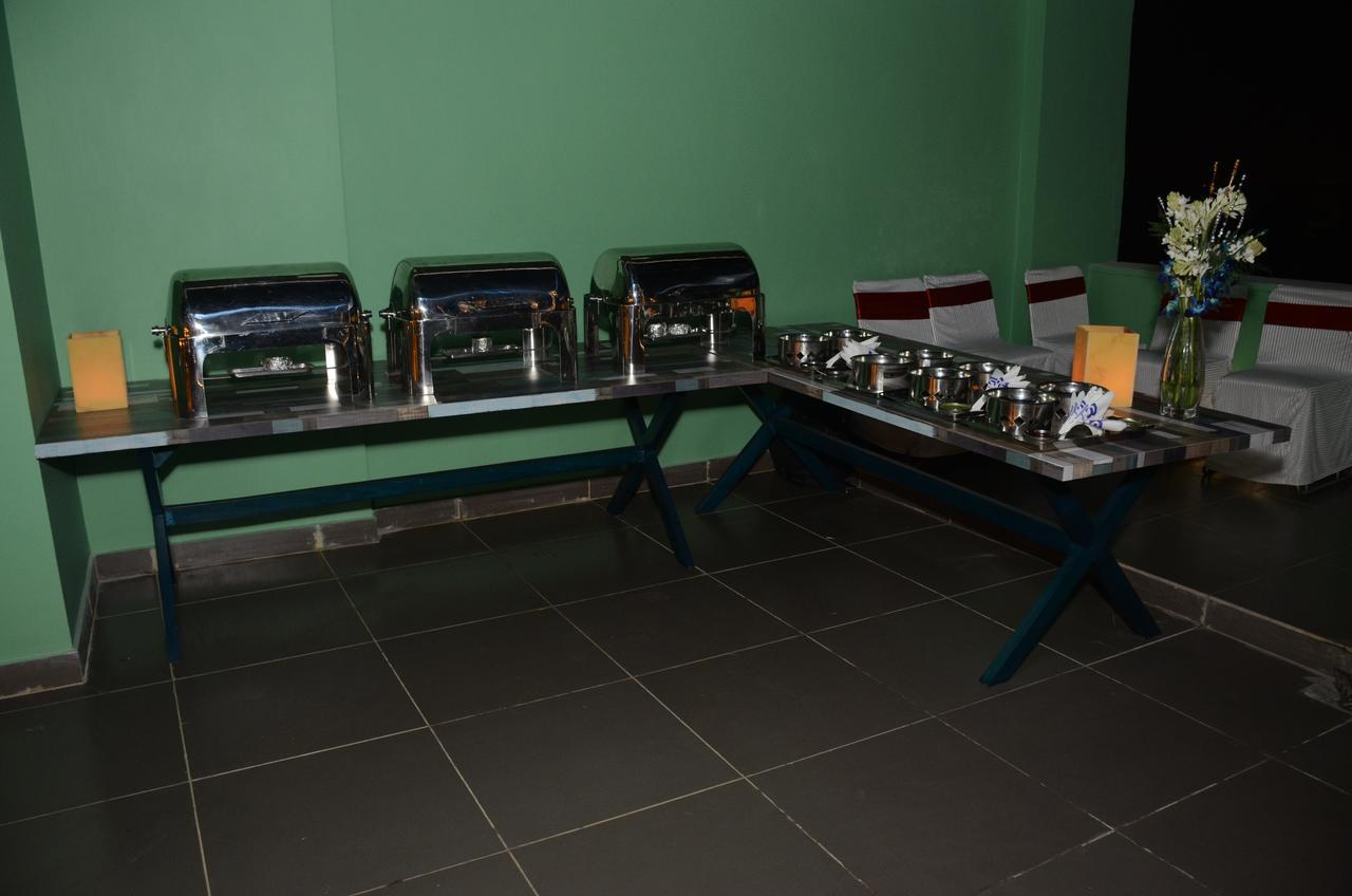Hotel Pk Residency Noida Bagian luar foto